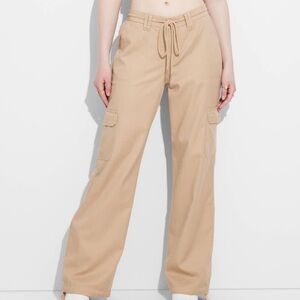 Women's Mid-Rise Wide Leg Cargo Beach Pants - Wild
Fable™ Light Taupe XS
